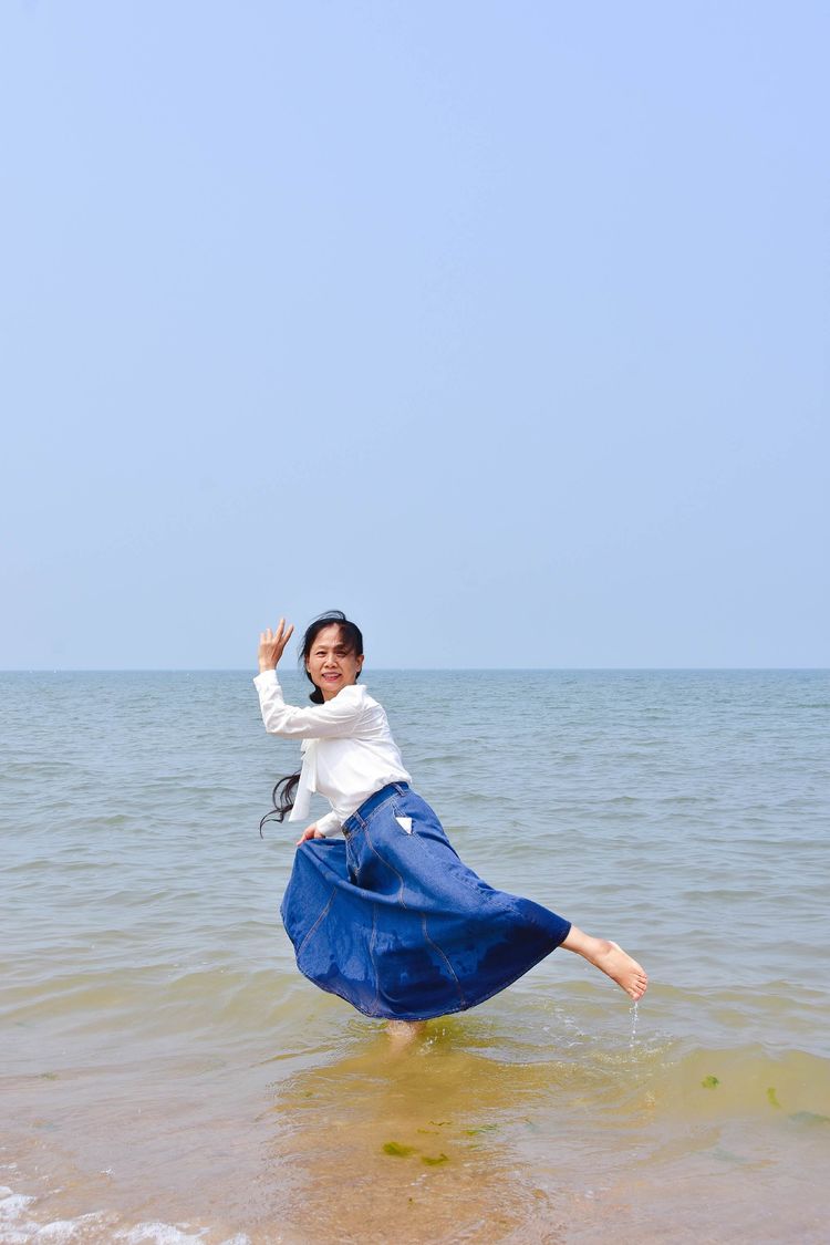 苏林:踏浪 大海边的欢笑(图7)