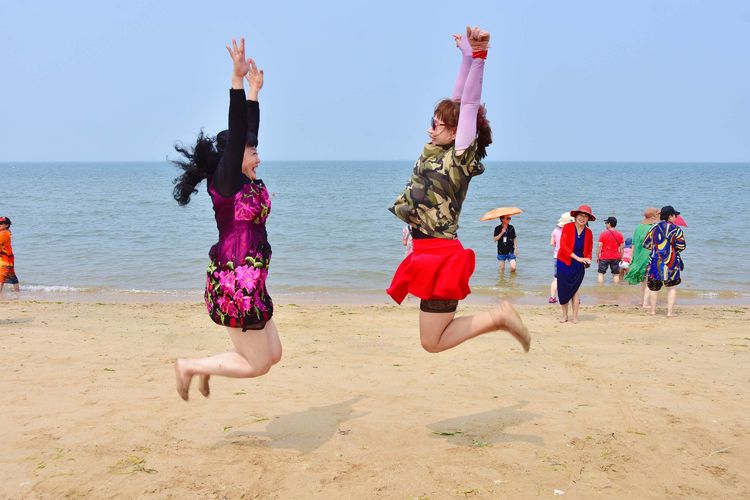 苏林:踏浪 大海边的欢笑(图38)