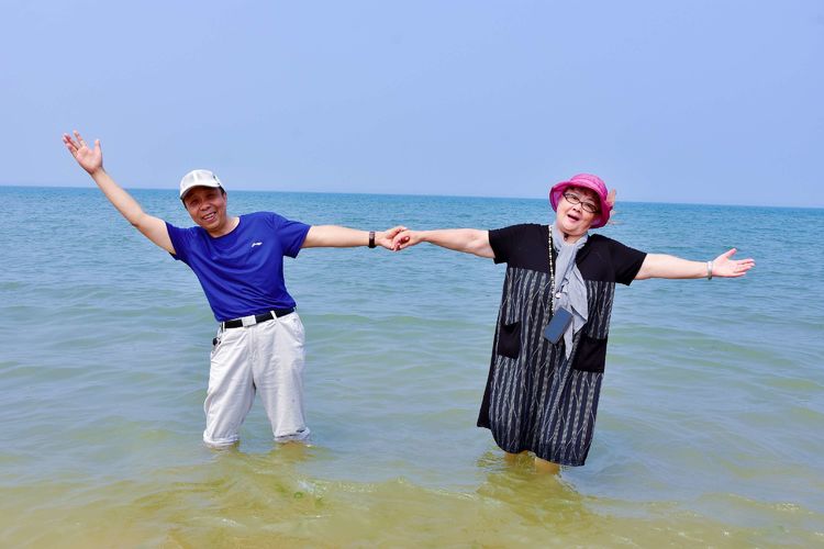 苏林:踏浪 大海边的欢笑(图42)