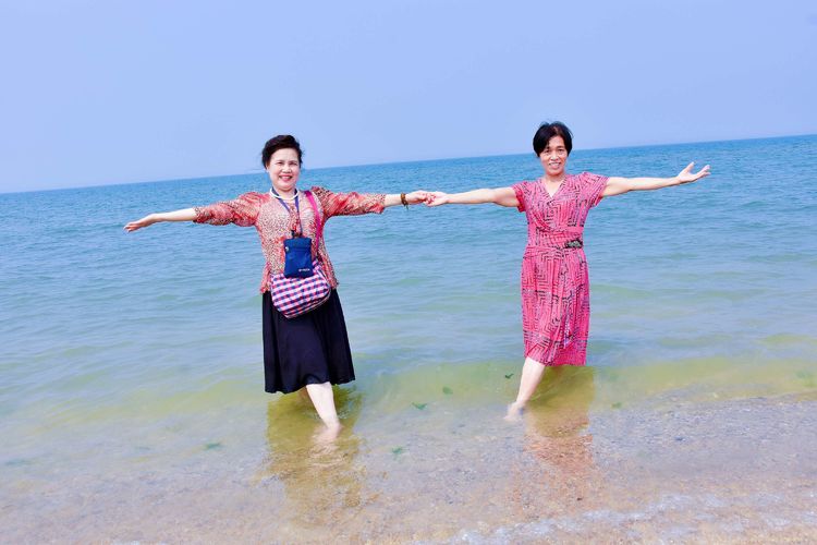 苏林:踏浪 大海边的欢笑(图50)