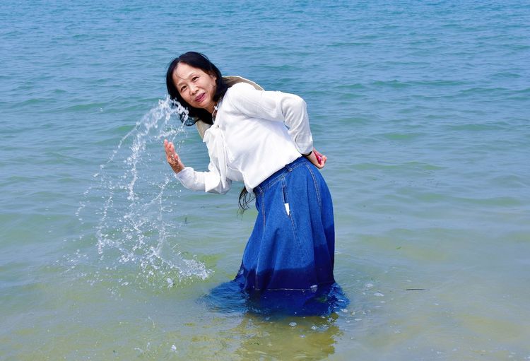 苏林:踏浪 大海边的欢笑(图59)