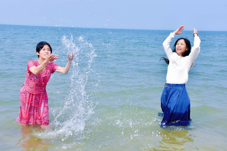 苏林:踏浪 大海边的欢笑(图60)
