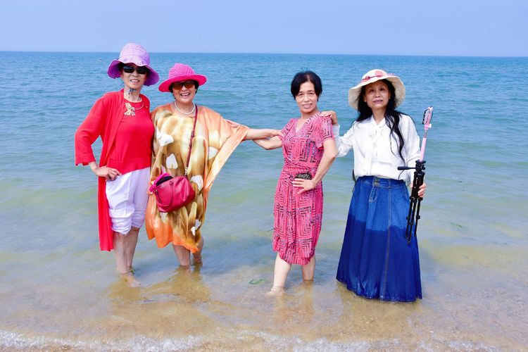 苏林:踏浪 大海边的欢笑(图70)