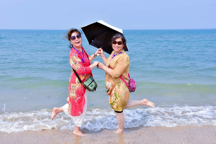 苏林:踏浪 大海边的欢笑(图72)