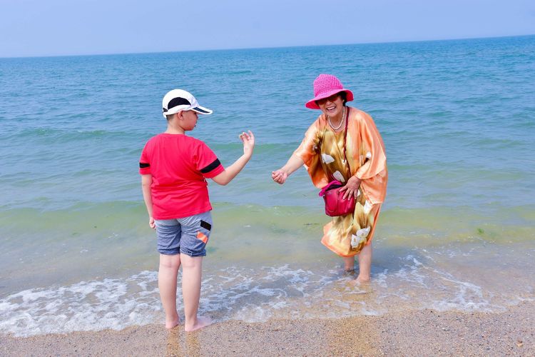 苏林:踏浪 大海边的欢笑(图74)