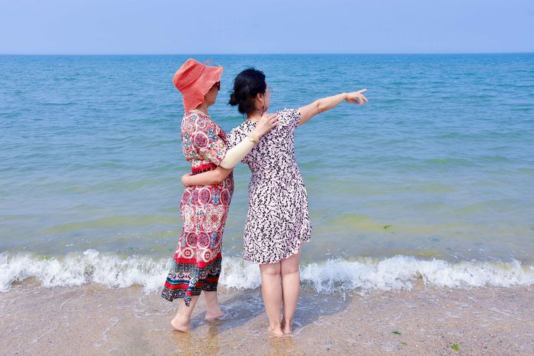 苏林:踏浪 大海边的欢笑(图76)