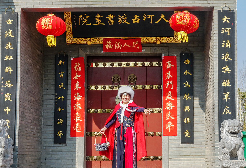 大河古渡春意浓
