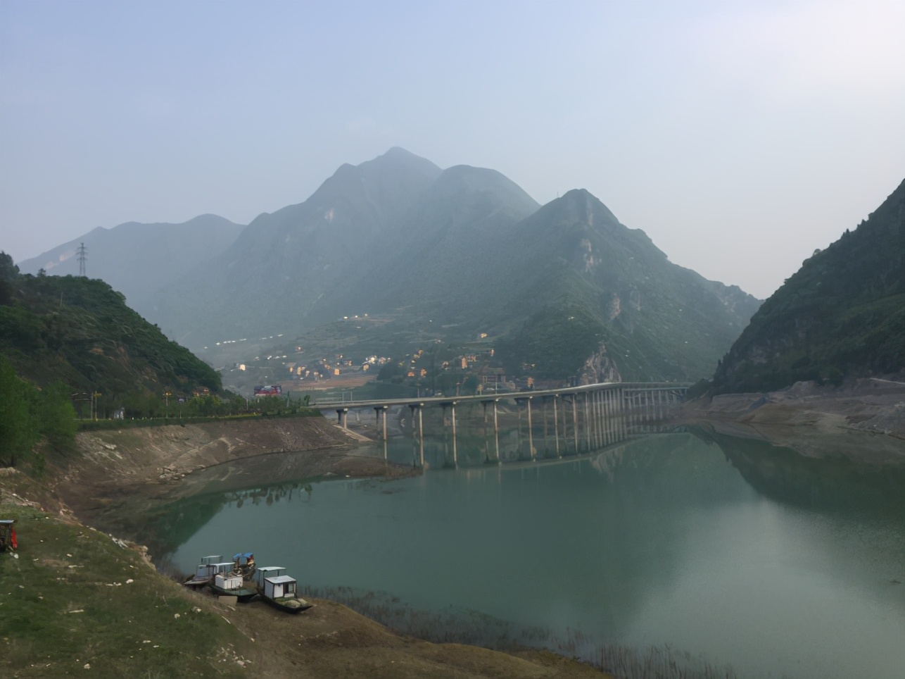 宜昌自驾游:路遇“中国最美水上公路”(苏洪,天津)