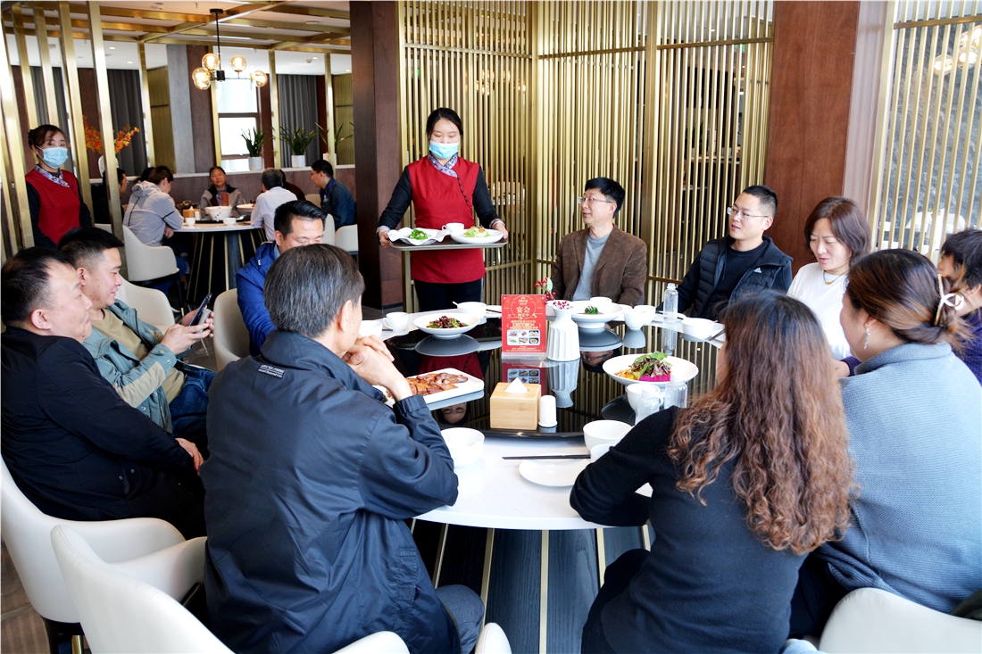 洛阳市旅游协会与太学府酒店围绕第39届牡丹花会接待交流座谈