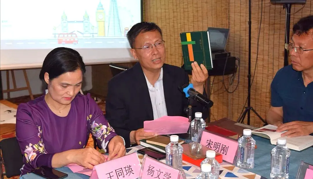 垂杨书院莱芜文化创意中心举办《时光三味》阅读分享会