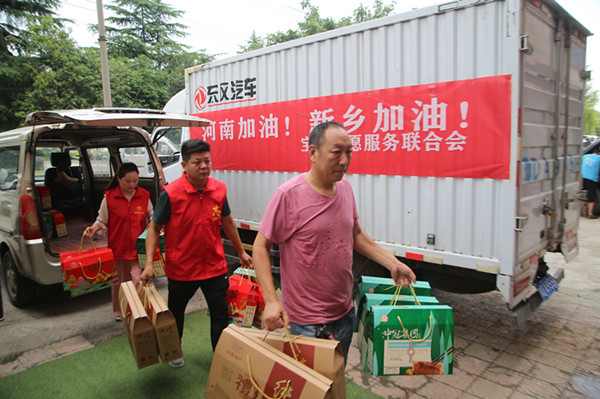 河南宝丰:爱心人士李自伟向新乡受灾地区捐赠救灾物品76件