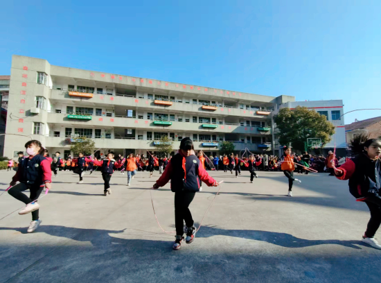 辞旧迎新 绳彩飞扬——湖北武穴梅川镇实验小学举行庆元旦跳绳比赛!(图4)