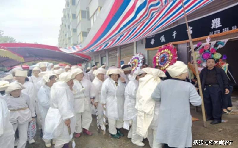 坚守在婚丧嫁娶第一线的“特殊服务员”(图2)