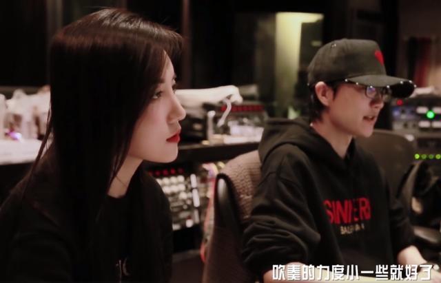 程皓如:她为周杰伦伴奏、教许嵩弹琴,网友:明明可以靠颜值却偏要靠才华(图5)
