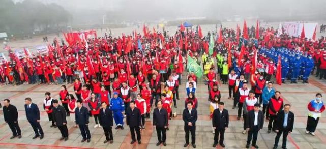 点亮一盏灯，照亮一大片——岳阳市龙根绿公益协会第59个雷锋日活动剪影（图6）