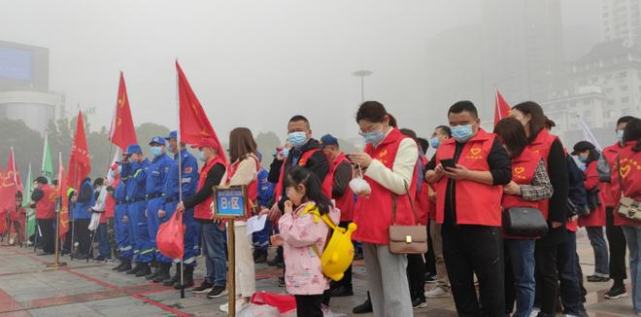 点亮一盏灯，照亮一大片——岳阳市龙根绿公益协会第59个雷锋日活动剪影（图2）