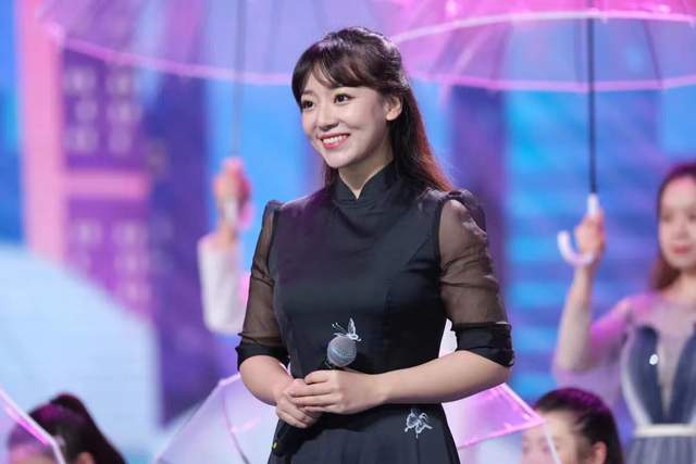 歌手寇丹受邀录制央视《回声嘹亮》,获著名词作家王晓岭真诚赞赏(图2)