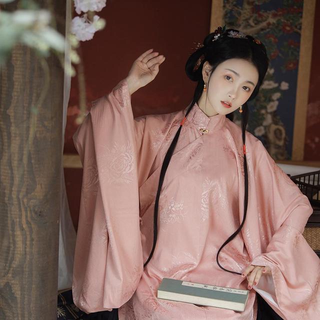 关晓彤终于找到适合自己的造型了,汉服扮相绝美,颜值重回巅峰(图13)