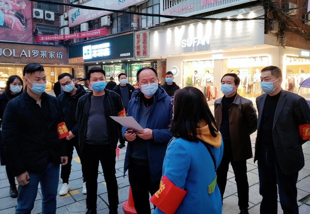 特写:武穴市委书记胡昊观摩正街社区疫情防控应急演练并点赞!(图3)