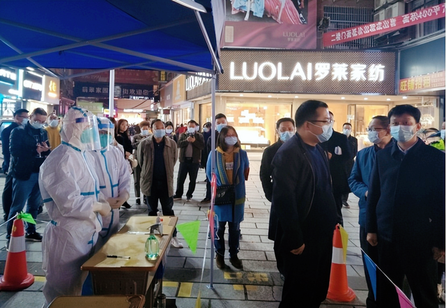 特写:武穴市委书记胡昊观摩正街社区疫情防控应急演练并点赞!(图9)