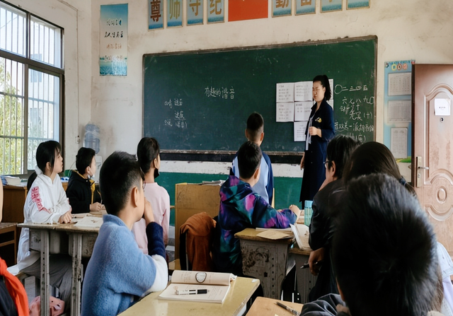 湖北武穴街道解放小学樟树下分校:村小教研接地气 常态课堂也精彩!(图3)