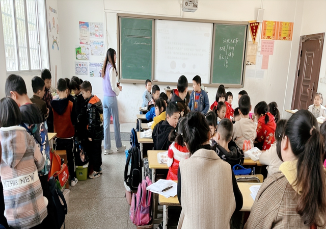 湖北武穴石佛寺镇鸡公岭中学小学部:凝“新”聚力 展“新”风貌!(图4)