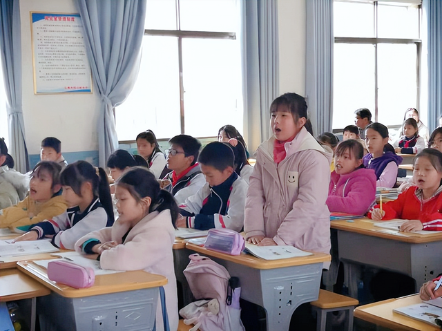 湖北武穴石佛寺镇鸡公岭中学小学部:凝“新”聚力 展“新”风貌!(图5)