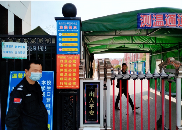 湖北武穴:在防疫一线,这是余川校长最动人的模样!(图3)