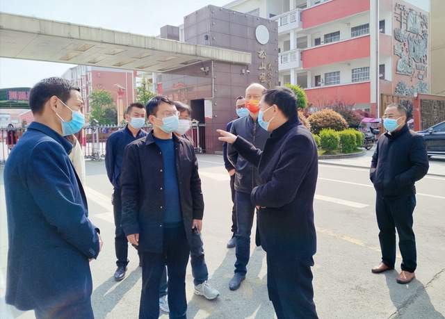 湖北武穴:在防疫一线,这是余川校长最动人的模样!(图4)