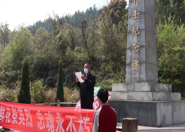 湖北武穴四望镇铁石中学:缅怀英烈祭忠魂 追今抚昔思奋进!(图2)