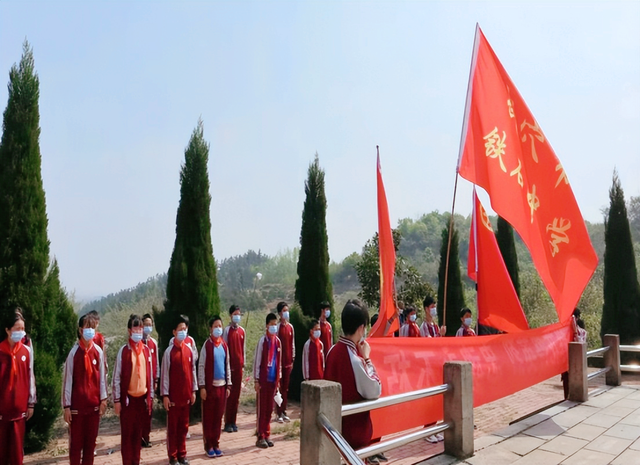 湖北武穴四望镇铁石中学:缅怀英烈祭忠魂 追今抚昔思奋进!(图3)