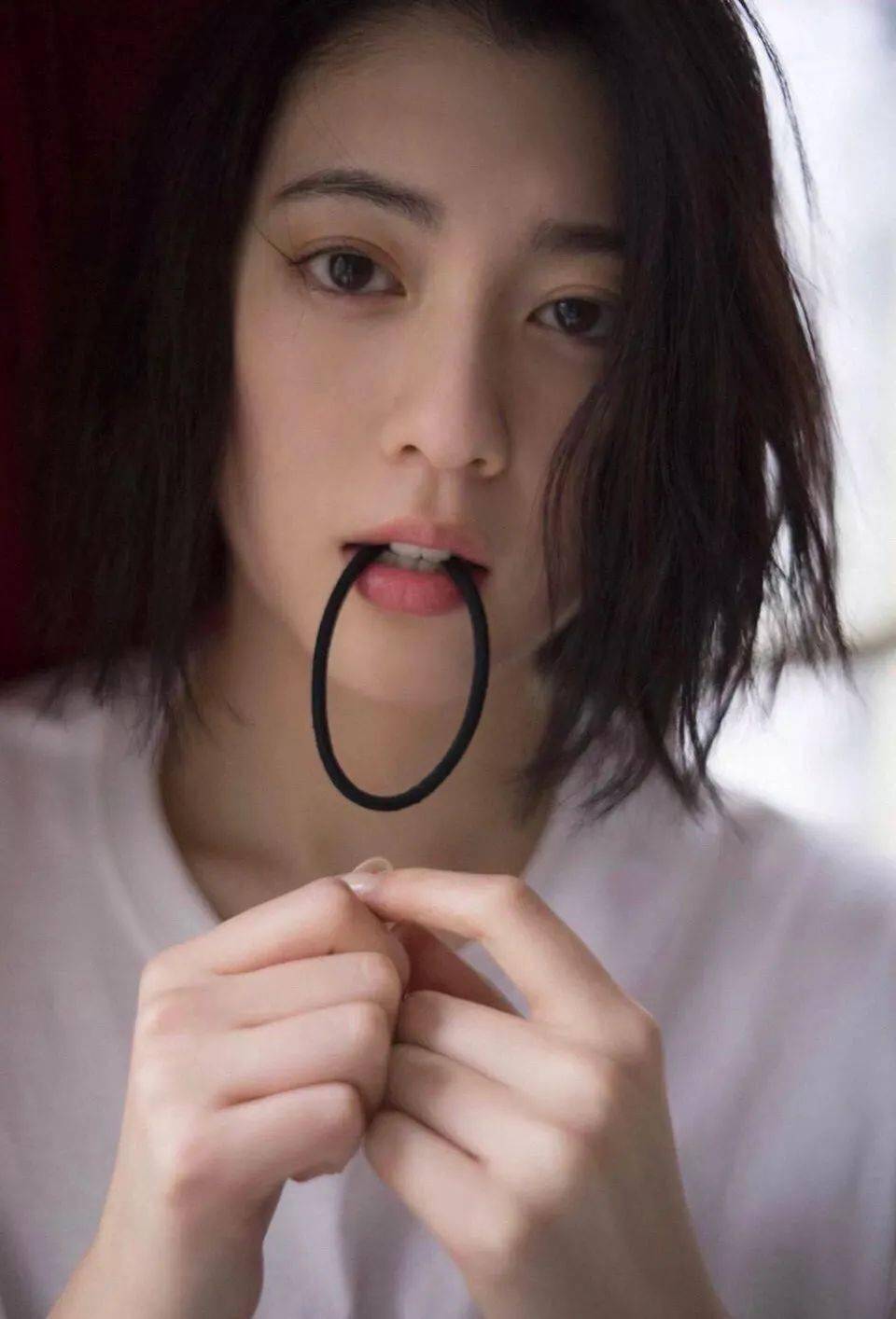 周杰伦 '钦点尤物' 三吉彩花「真空上阵」!曾被质疑 '下海' ?颇有 '东方美女韵味' !(图16)