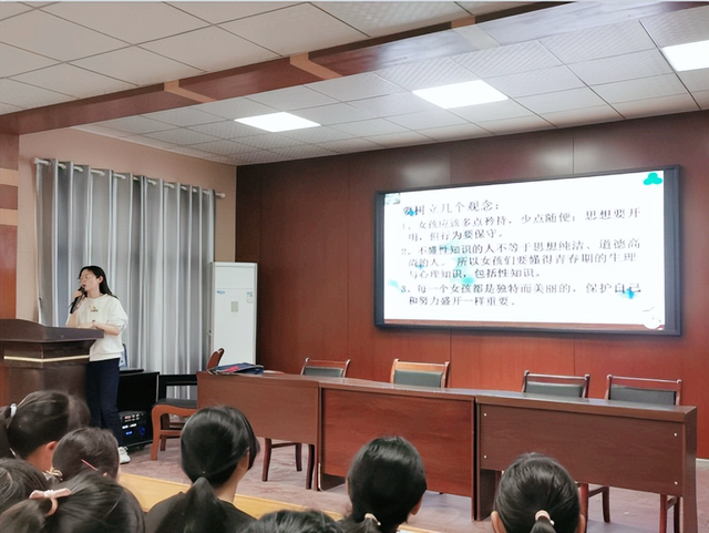 阳光心灵 健康成长——湖北武穴四望中学开展女生青春期健康教育讲座!(图2)