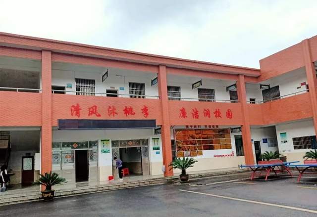 而今迈步从头越——记湖北武穴余川镇车坊小学教师李焰涛!(图2)