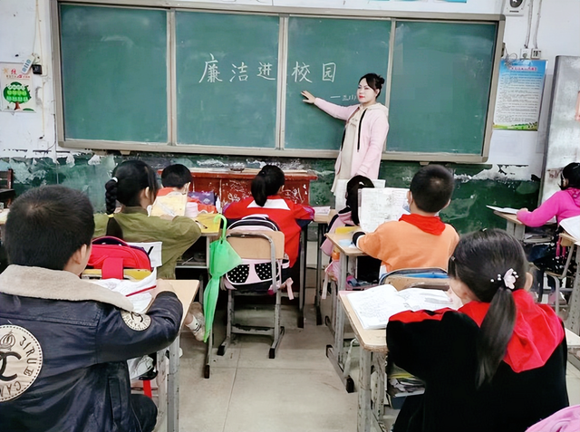 湖北武穴田镇街道中心小学开展廉政文化进校园系列主题教育活动!