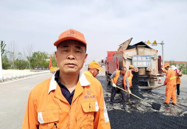 湖北武穴市公路事业发展中心系列报道:心在路上,路在心上,撸起袖子加油干!