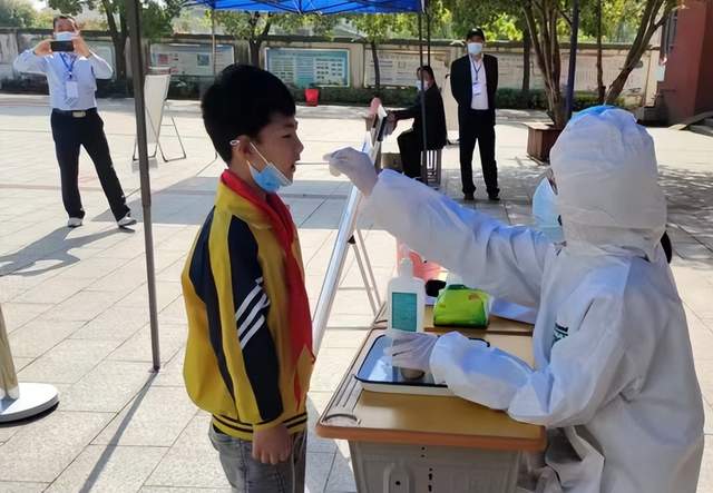 湖北武穴刊江街道中心学校在余祥小学召开疫情防控现场会!(图3)