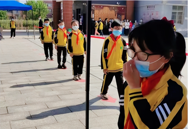湖北武穴刊江街道中心学校在余祥小学召开疫情防控现场会!(图4)