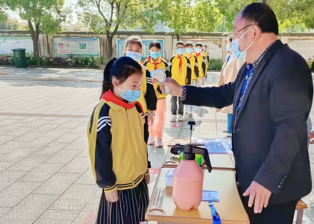 湖北武穴刊江街道中心学校在余祥小学召开疫情防控现场会!(图5)