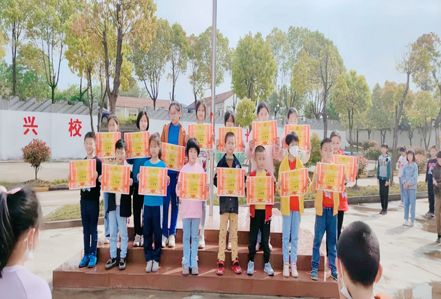 品书香 学英烈 成习惯——湖北武穴花桥镇郑公塔小学举行“强国有我”主题系列比赛活动!(图2)