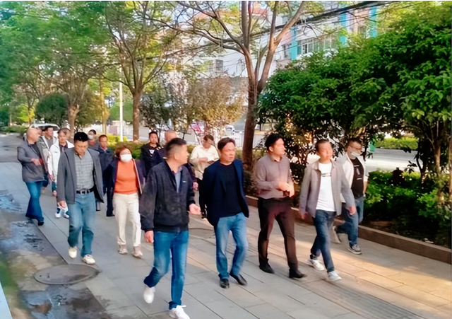 湖北武穴城乡环卫局:联合“晨检” 助推环境卫生质量整体提升!