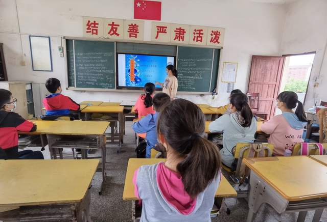 湖北武穴街道李顶武小学:居安思危意识高 抗震减灾常演练!(图2)