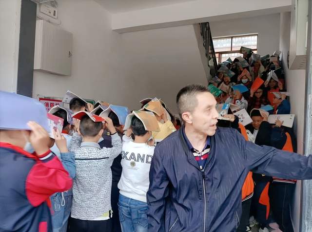 紧急避险 防震减灾——湖北武穴梅川镇实验小学桑梓园校区开展地震疏散演练!