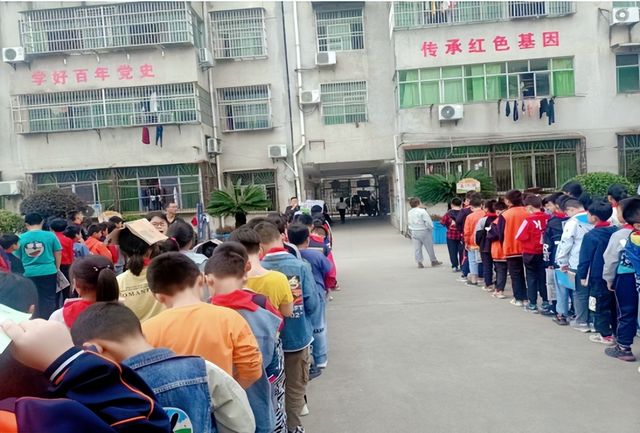 紧急避险 防震减灾——湖北武穴梅川镇实验小学桑梓园校区开展地震疏散演练!(图4)