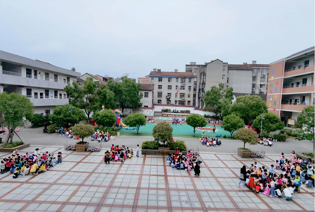 湖北武穴梅川镇中心幼儿园:防震减灾 从我做起!(图2)
