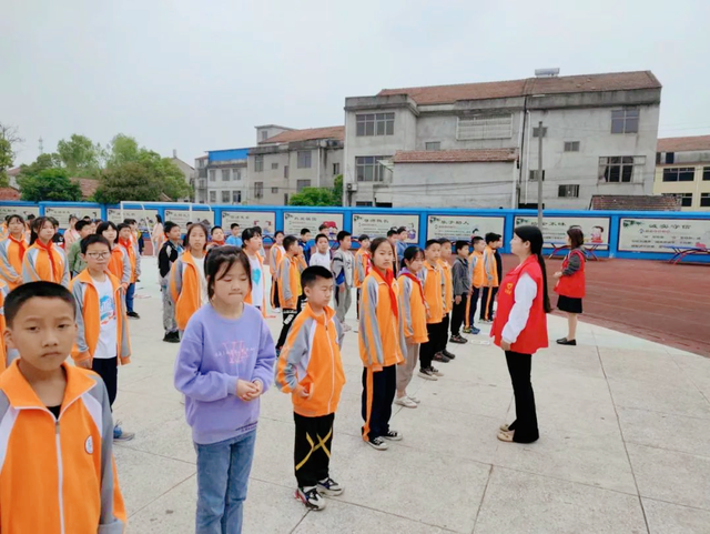 湖北武穴四望镇中心小学开展防震应急疏散逃生演练活动!