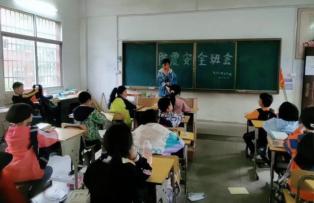 湖北武穴田家镇街道钱炉小学:防震应急演练筑牢安全屏障!(图4)