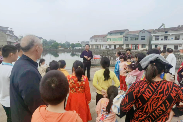 湖北武穴梅川镇居杠小学:防溺水走千家 多举措保平安!(图2)