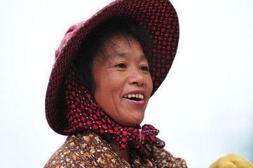 【诗生活】寒风中的渔妇 ‖ 作者: 孤独与快乐