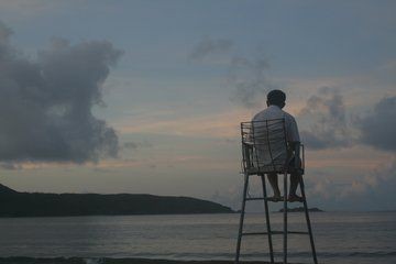 【诗生活】孤独是枚疗伤的药片 文/旭阳